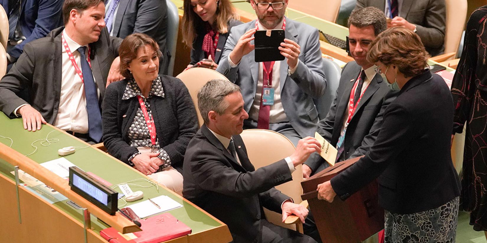 Swiss delegation voting in the United Nations